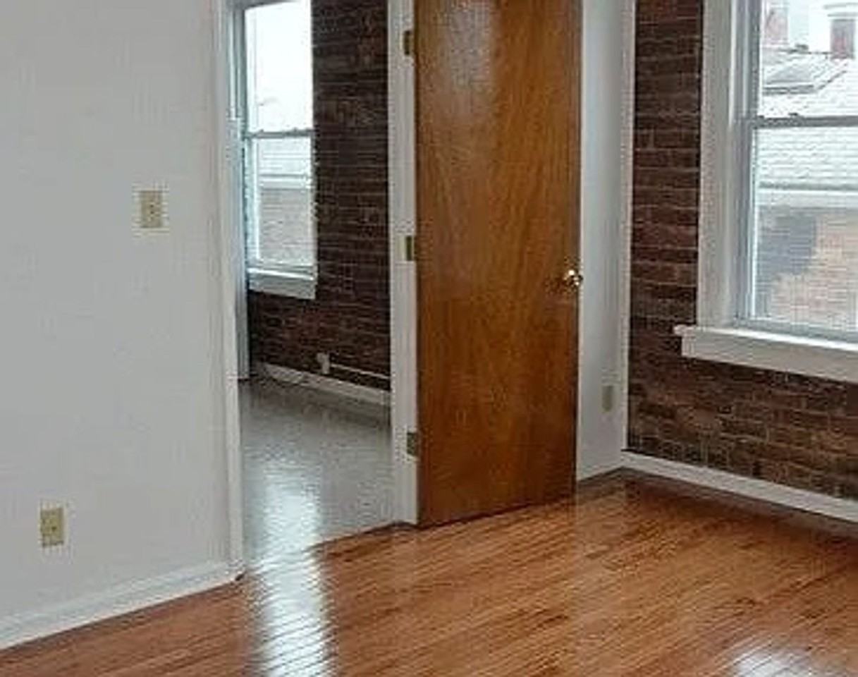 101 E. Harrison Apt. 12 - Photo 4 of 7