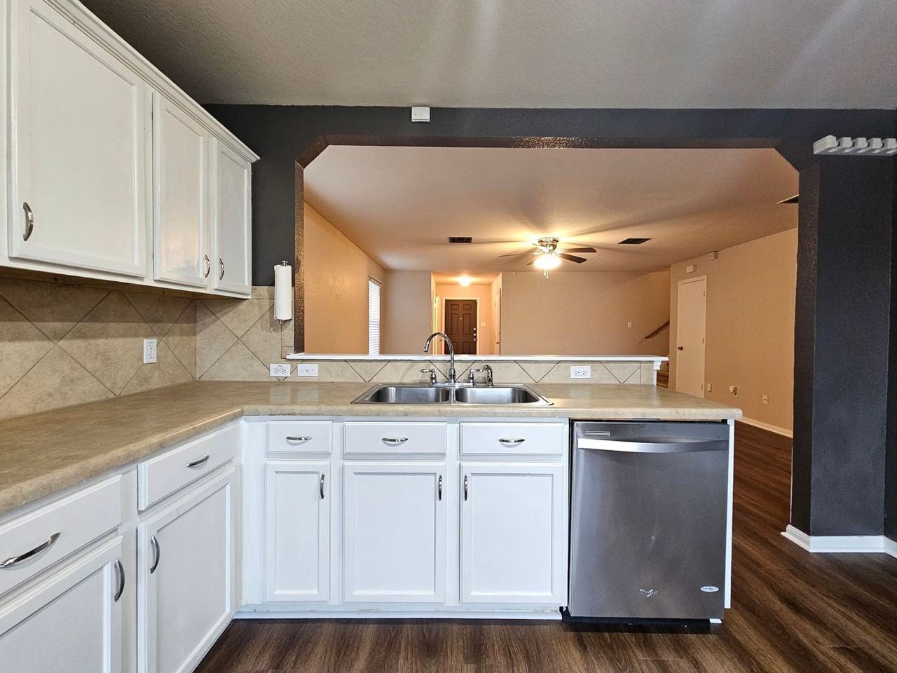 601 Perseus - Photo 4 of 30