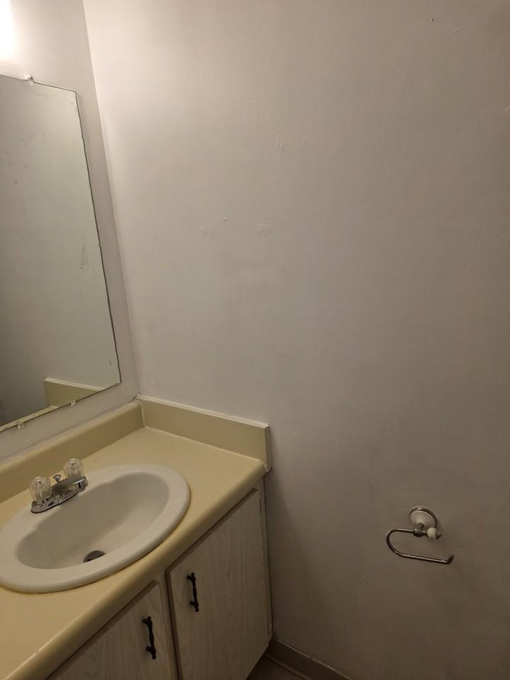 5490 Kenneylane Boulevard - Photo 4 of 8