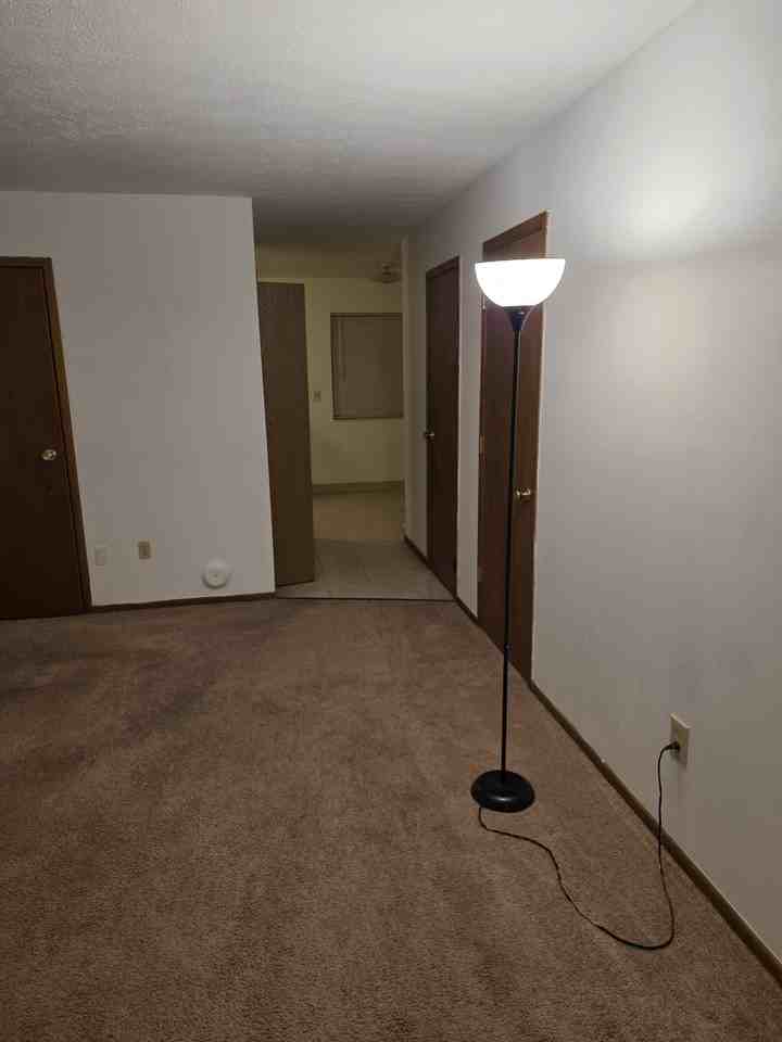 5490 Kenneylane Boulevard - Photo 6 of 8