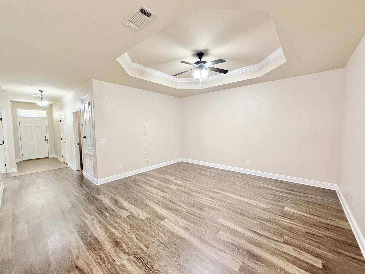 5204 Parkside Dr - Photo 2 of 15