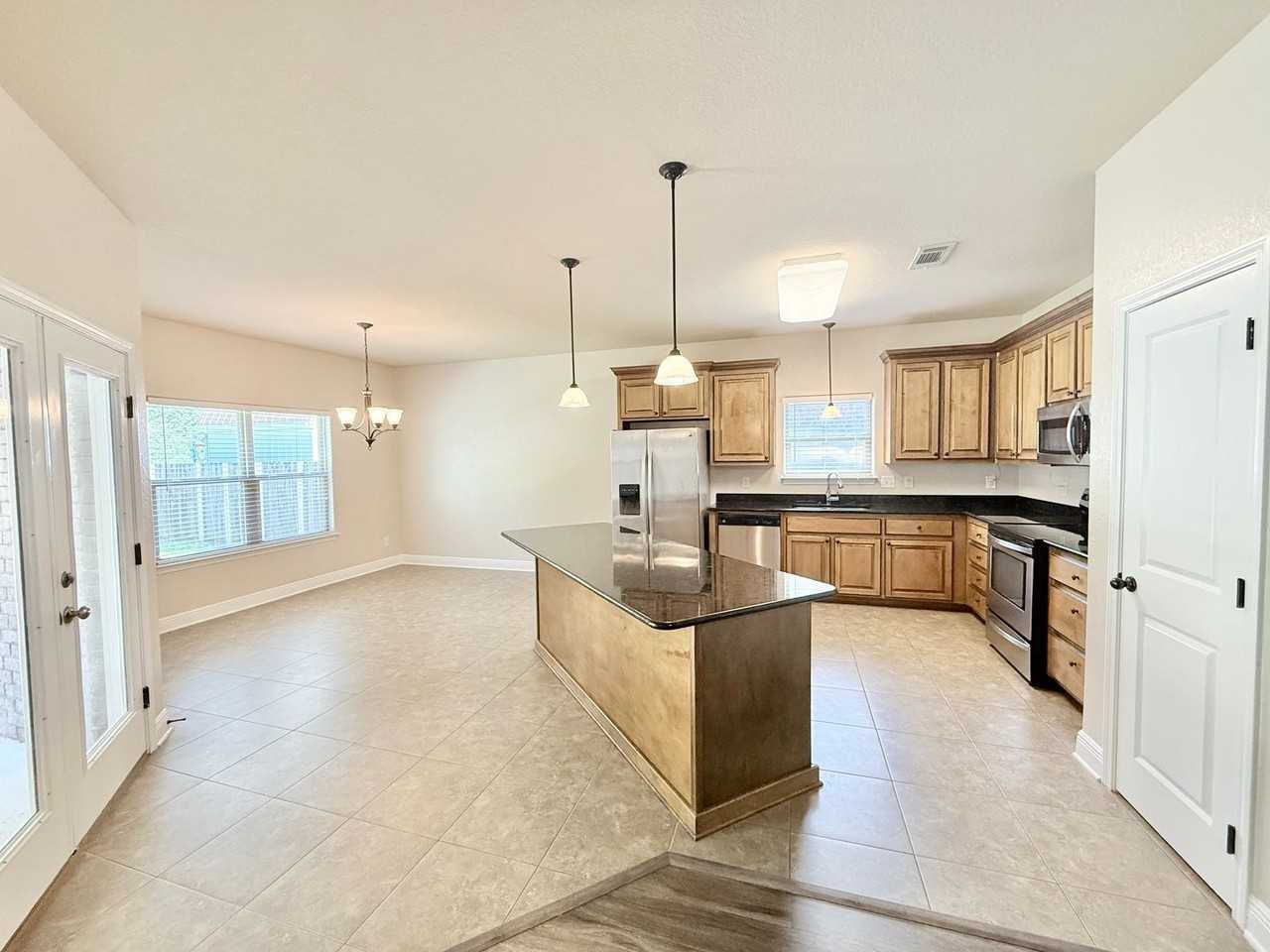 5204 Parkside Dr - Photo 4 of 15