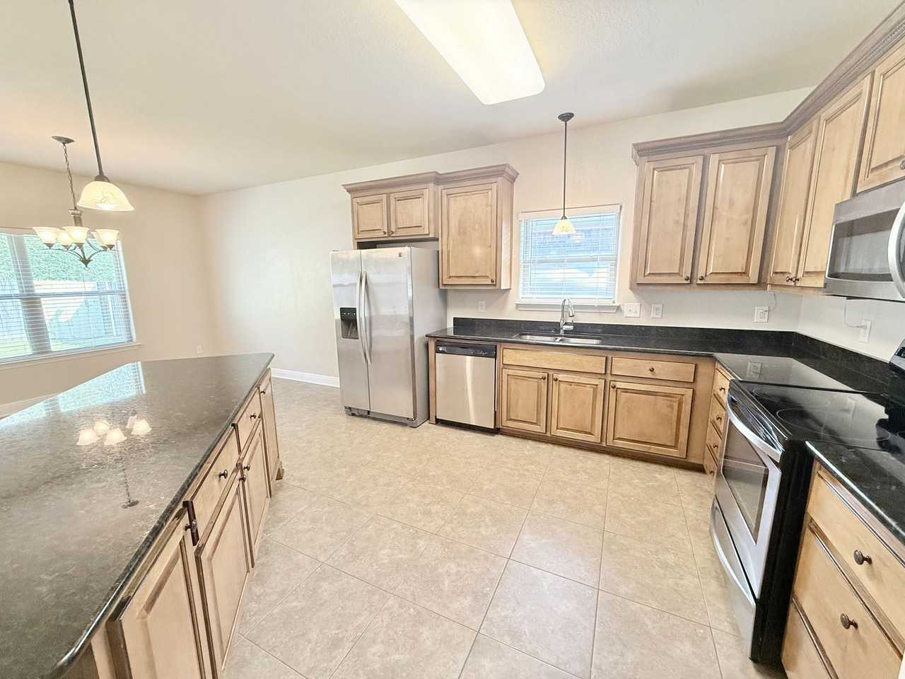 5204 Parkside Dr - Photo 5 of 15