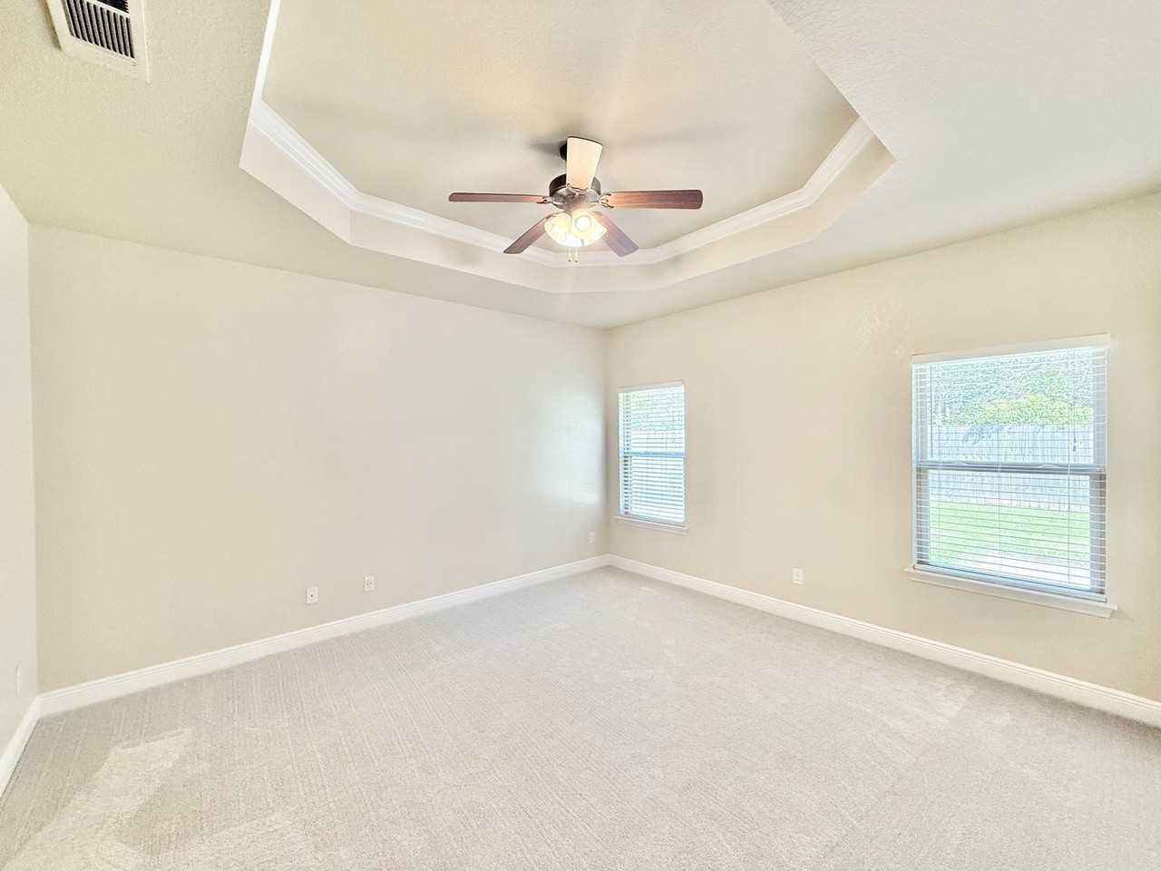 5204 Parkside Dr - Photo 6 of 15