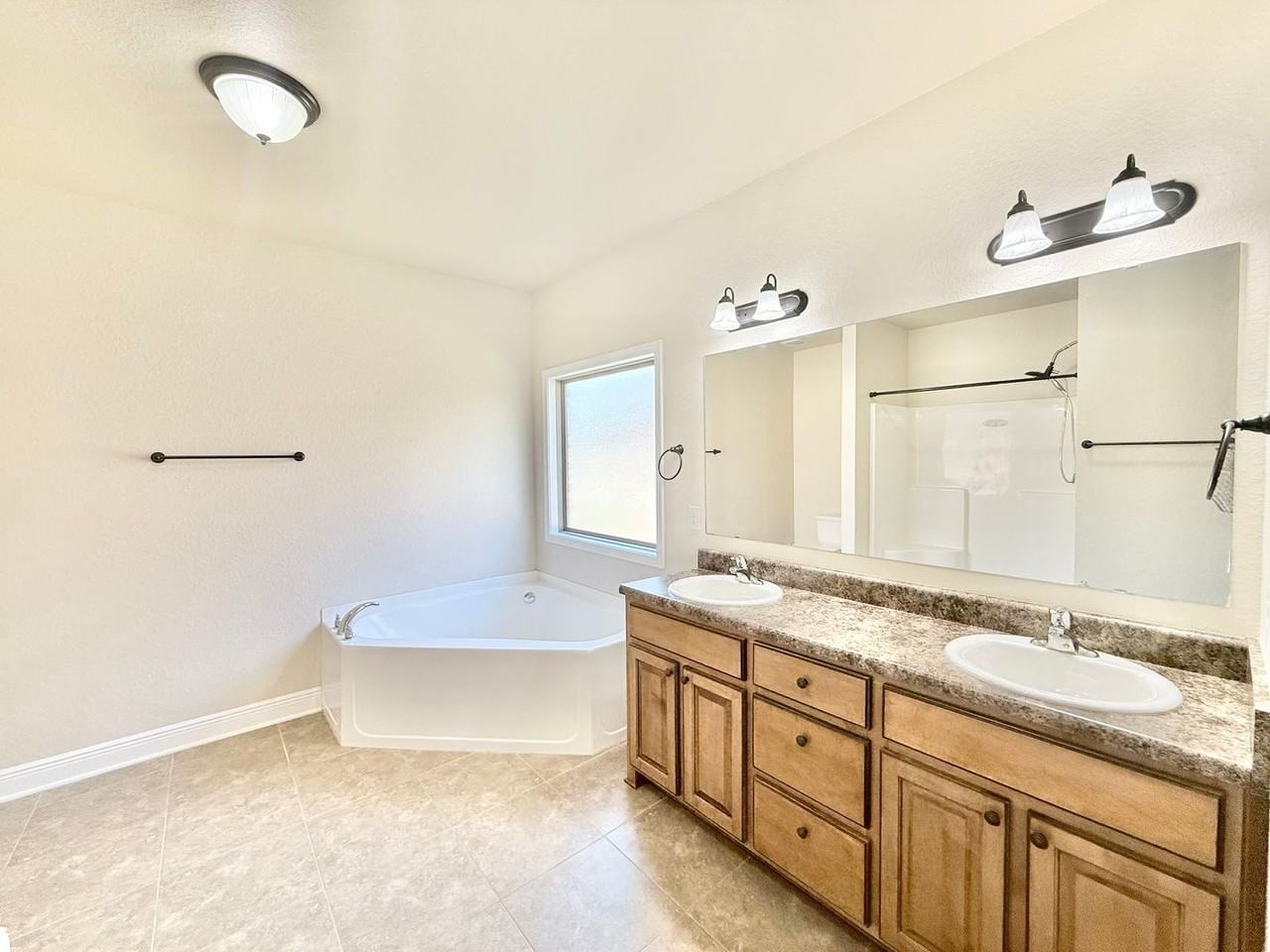 5204 Parkside Dr - Photo 7 of 15