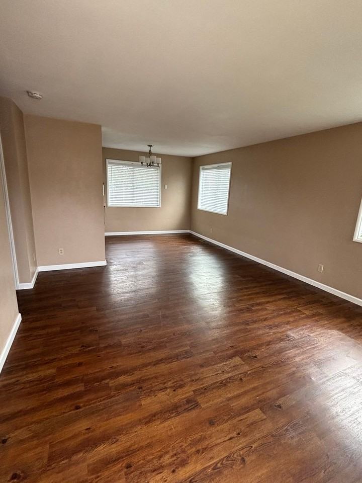1955 Nw Hayes Ave - Photo 3 of 12