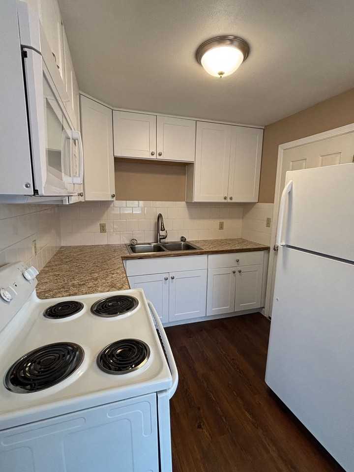 1955 Nw Hayes Ave - Photo 4 of 12