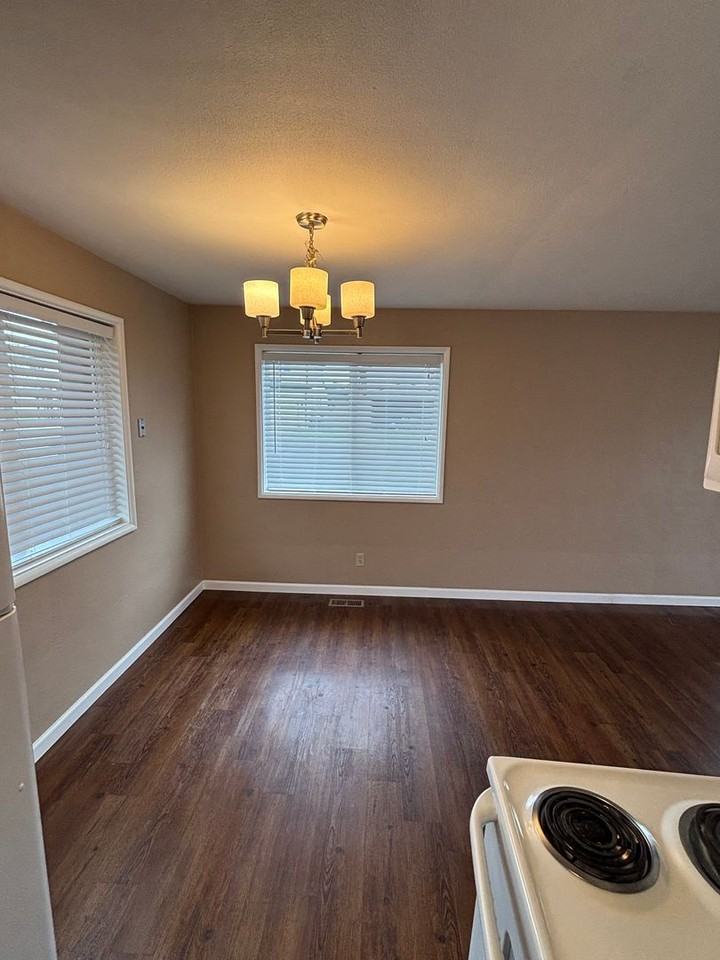 1955 Nw Hayes Ave - Photo 5 of 12