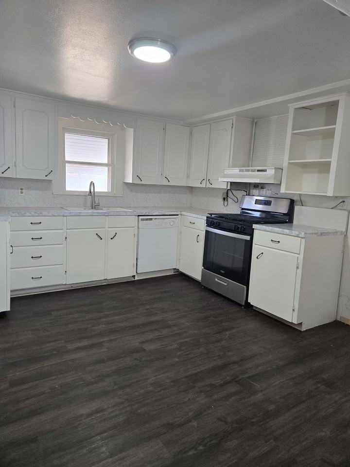 714 North Avenue C - 1 #1 - Photo 3 of 8