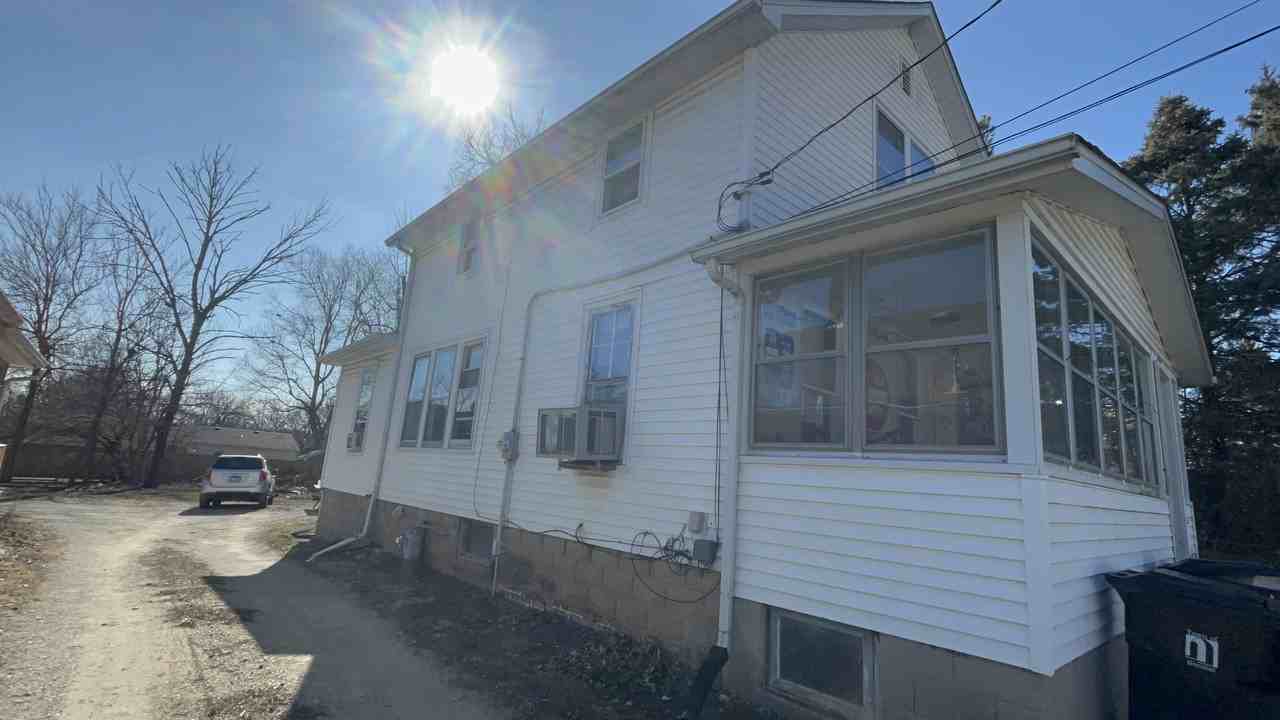 205 E Phoenix Ave #1 - Photo 3 of 5