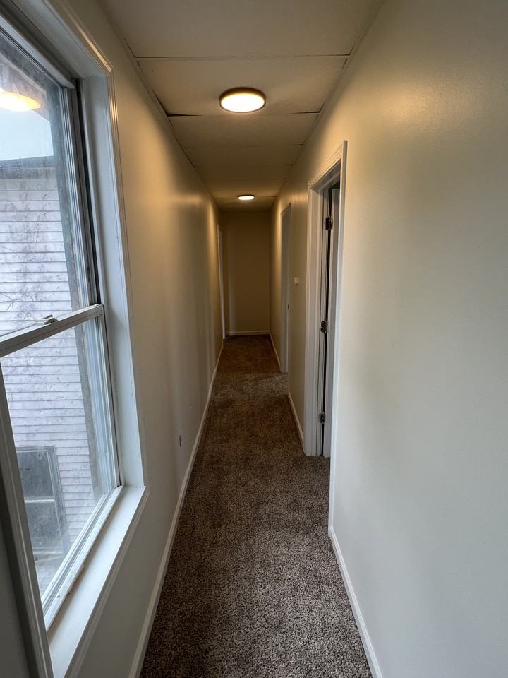 106 N Carpenter St #1 - Photo 3 of 10