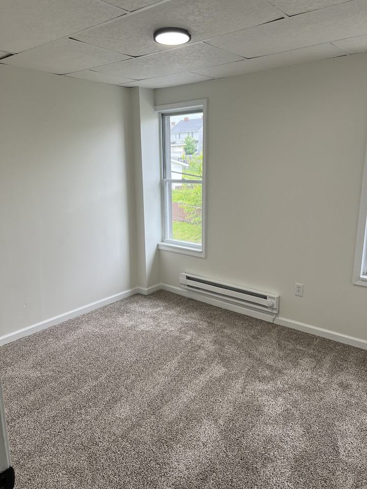 106 N Carpenter St #1 - Photo 4 of 10