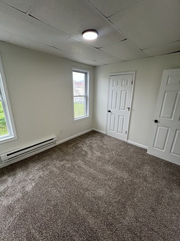 106 N Carpenter St #1 - Photo 5 of 10