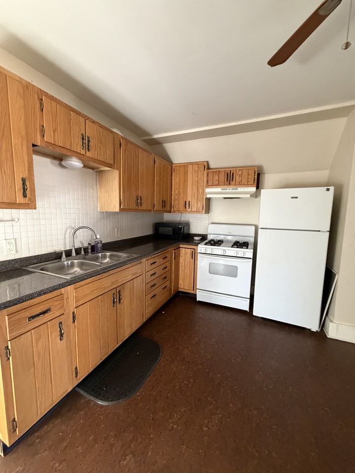 121 Williams St #2 - Photo 5 of 9