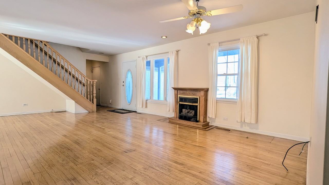 709 W Kenilworth Ave #1 - Photo 3 of 7