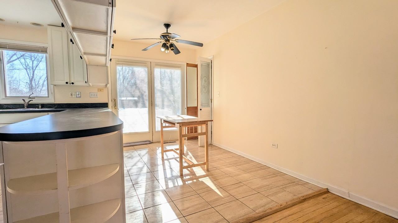 709 W Kenilworth Ave #1 - Photo 5 of 7