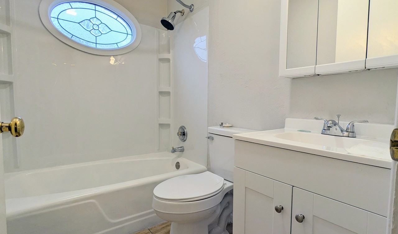 709 W Kenilworth Ave #1 - Photo 6 of 7