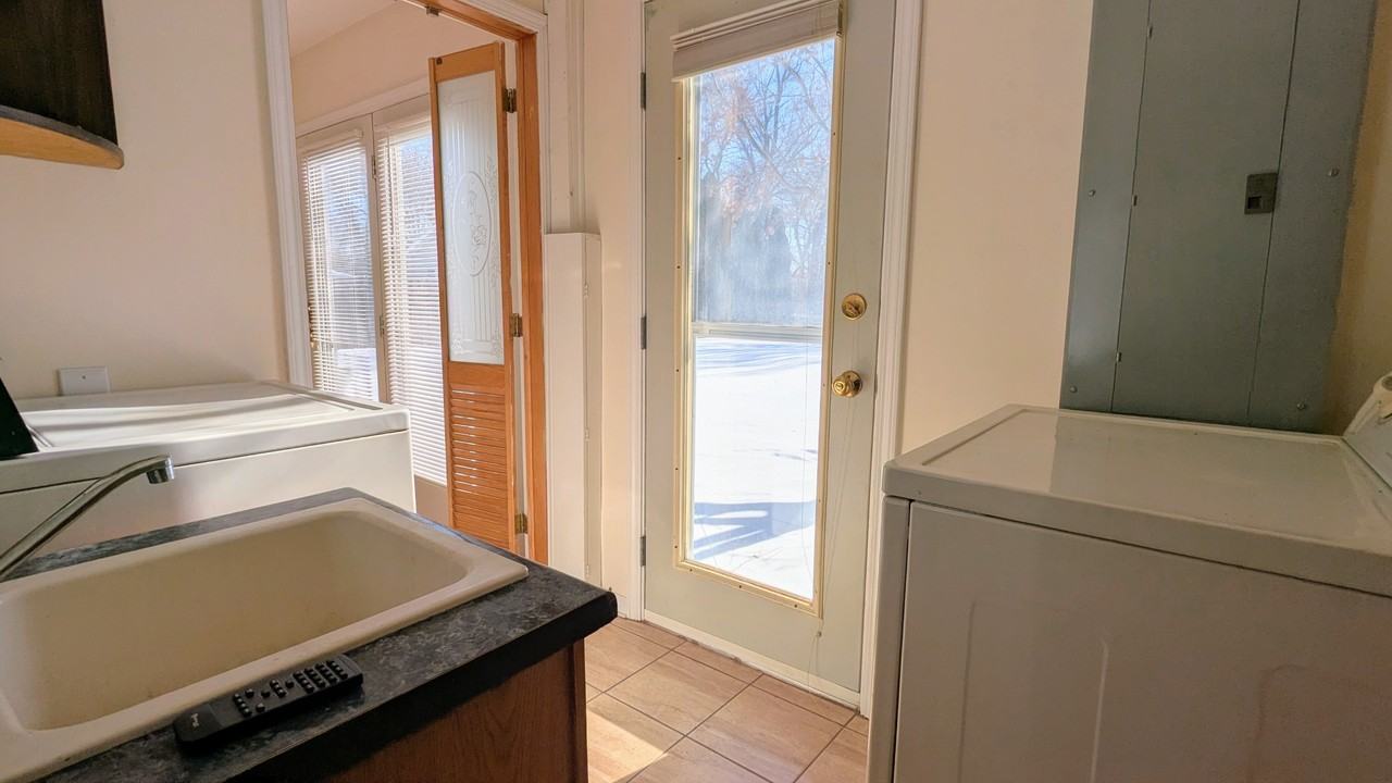 709 W Kenilworth Ave #1 - Photo 7 of 7