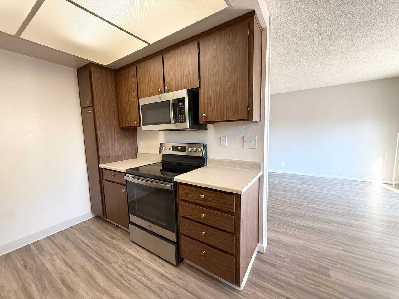 Shadow Creek Apartments - Photo 4 of 50