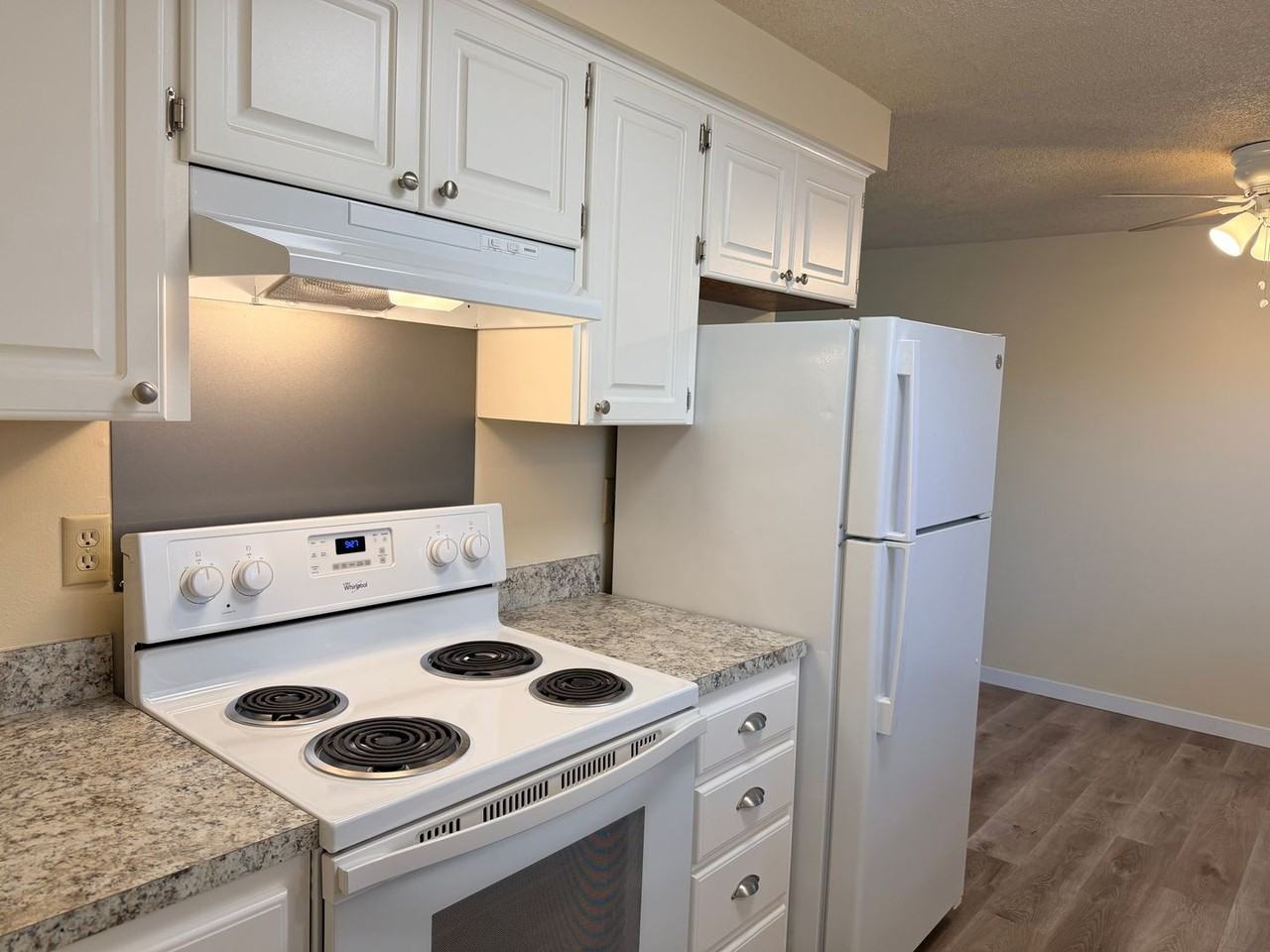 Putnam Terrace Apartments - Photo 2 of 17