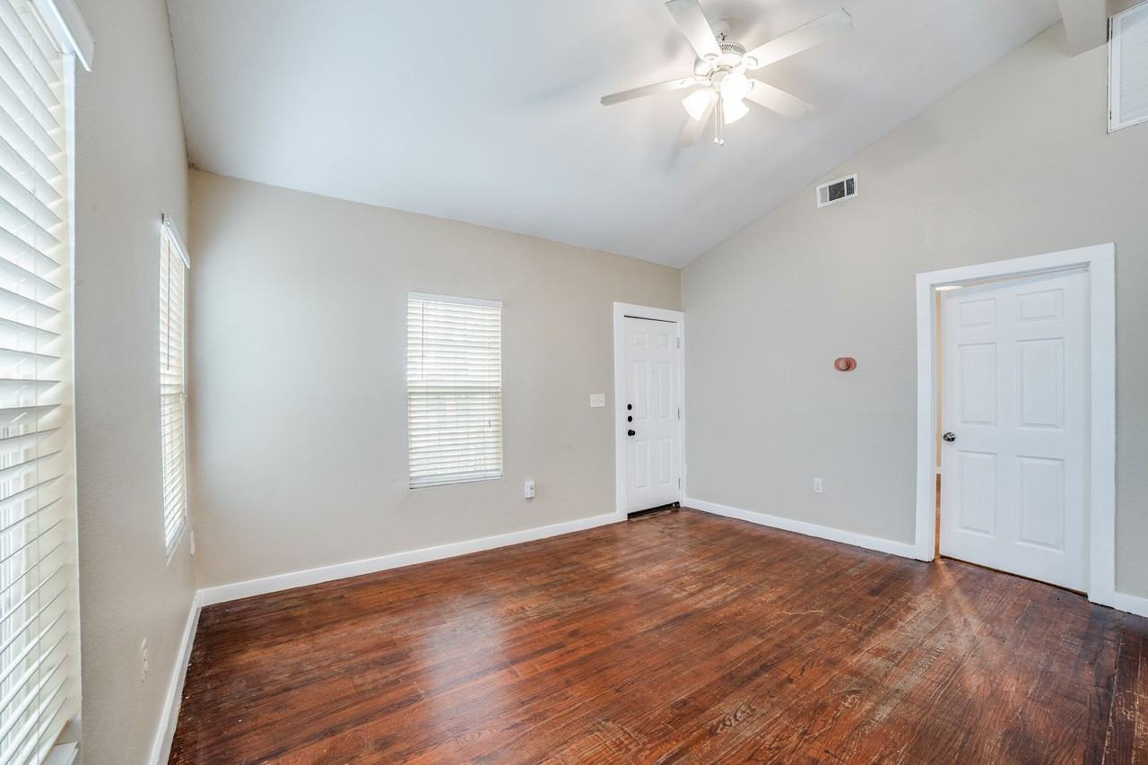 415 Kendall St - Photo 7 of 27