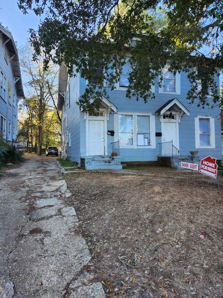 621 Merrick St #621 - Photo 3 of 32