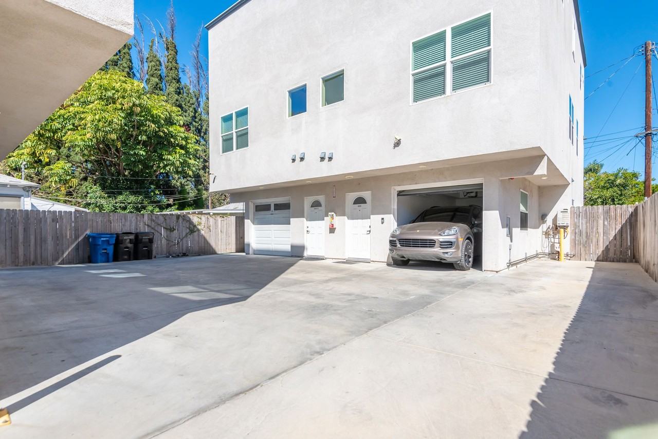 16753-16755 1/2 Sherman Way - Photo 5 of 5