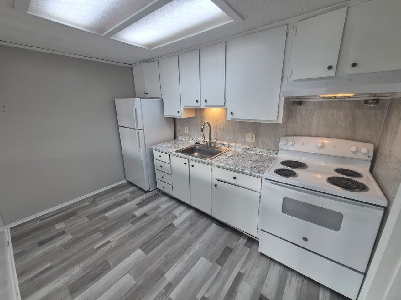 Amhurst Apartments - Photo 3 of 14