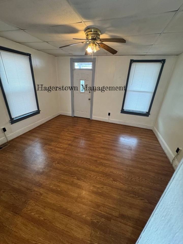 659 Pennsylvania Ave - Photo 3 of 11