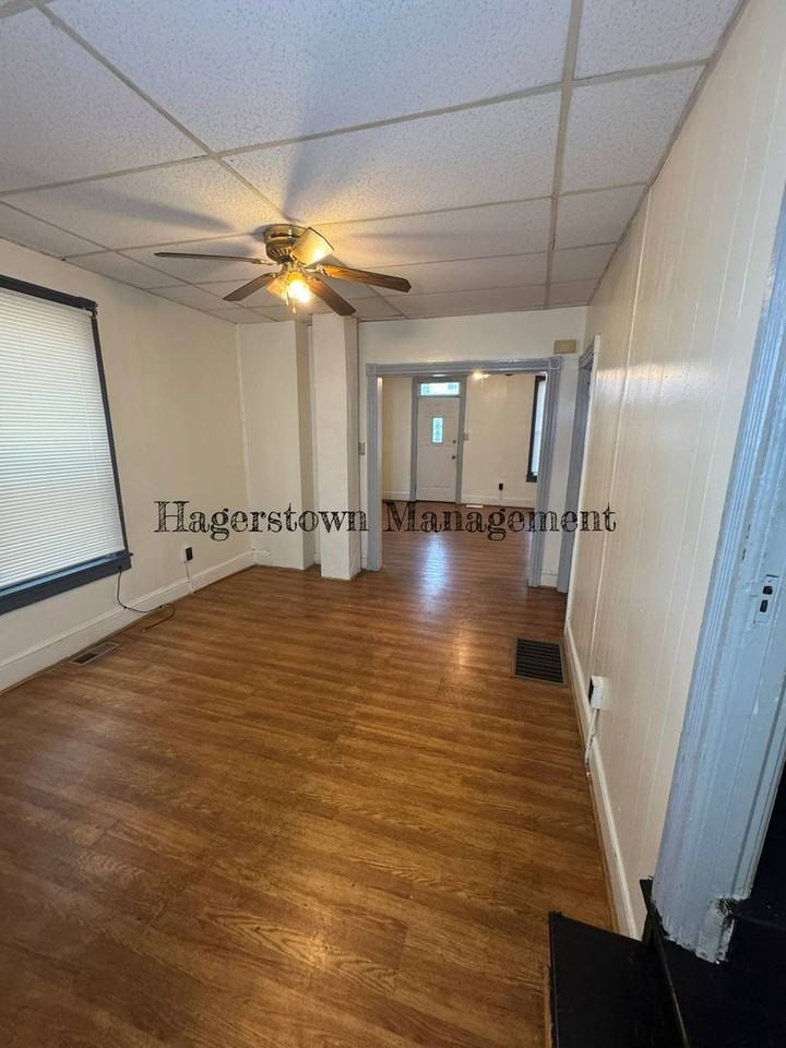 659 Pennsylvania Ave - Photo 4 of 11