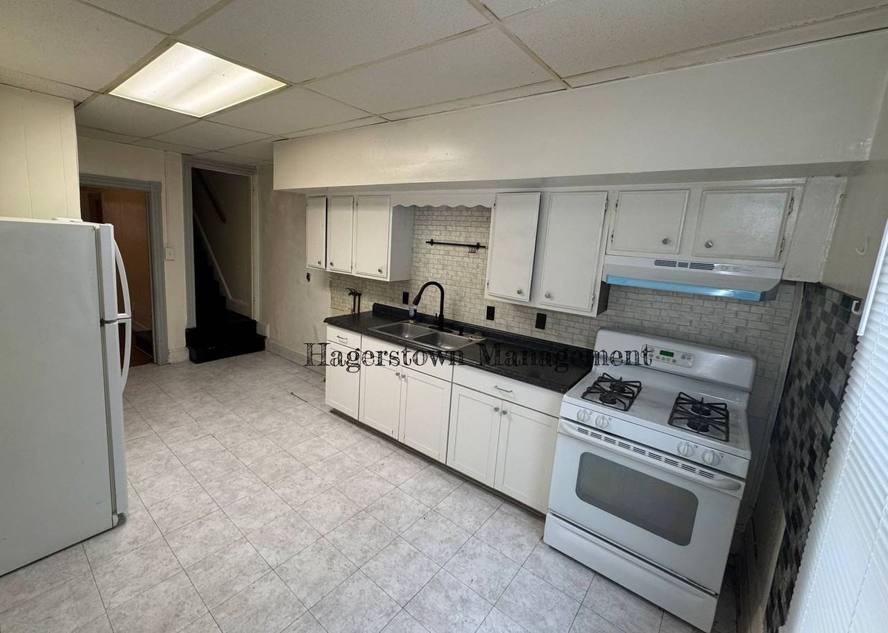 659 Pennsylvania Ave - Photo 5 of 11