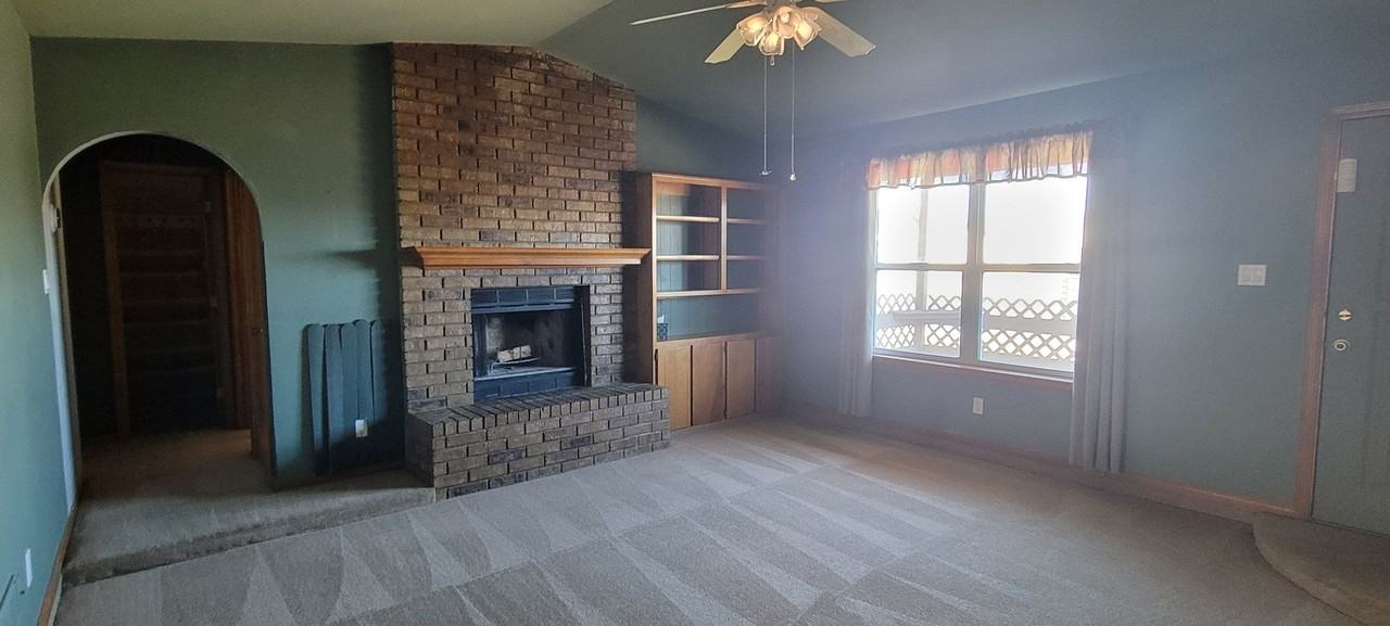 617 Corrales Rd - Photo 4 of 27