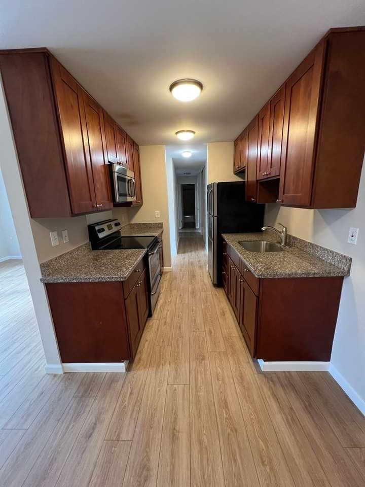 3326 Lombard Ave #3 - Photo 2 of 10