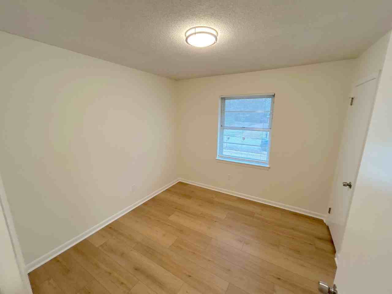 1885 Dessa Dr - Photo 4 of 15