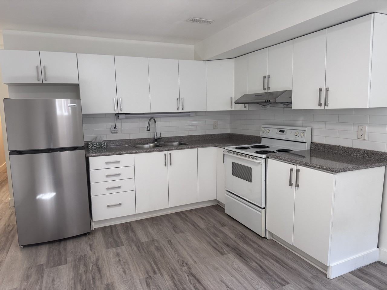 918 St Clarens Ave - Photo 6 of 11