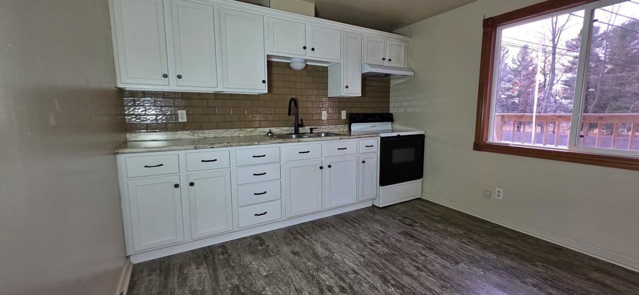 1810 Oak St #4 - Photo 3 of 11