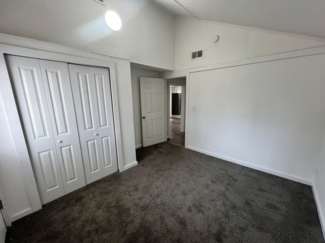 1004 E Walnut St - Photo 7 of 13