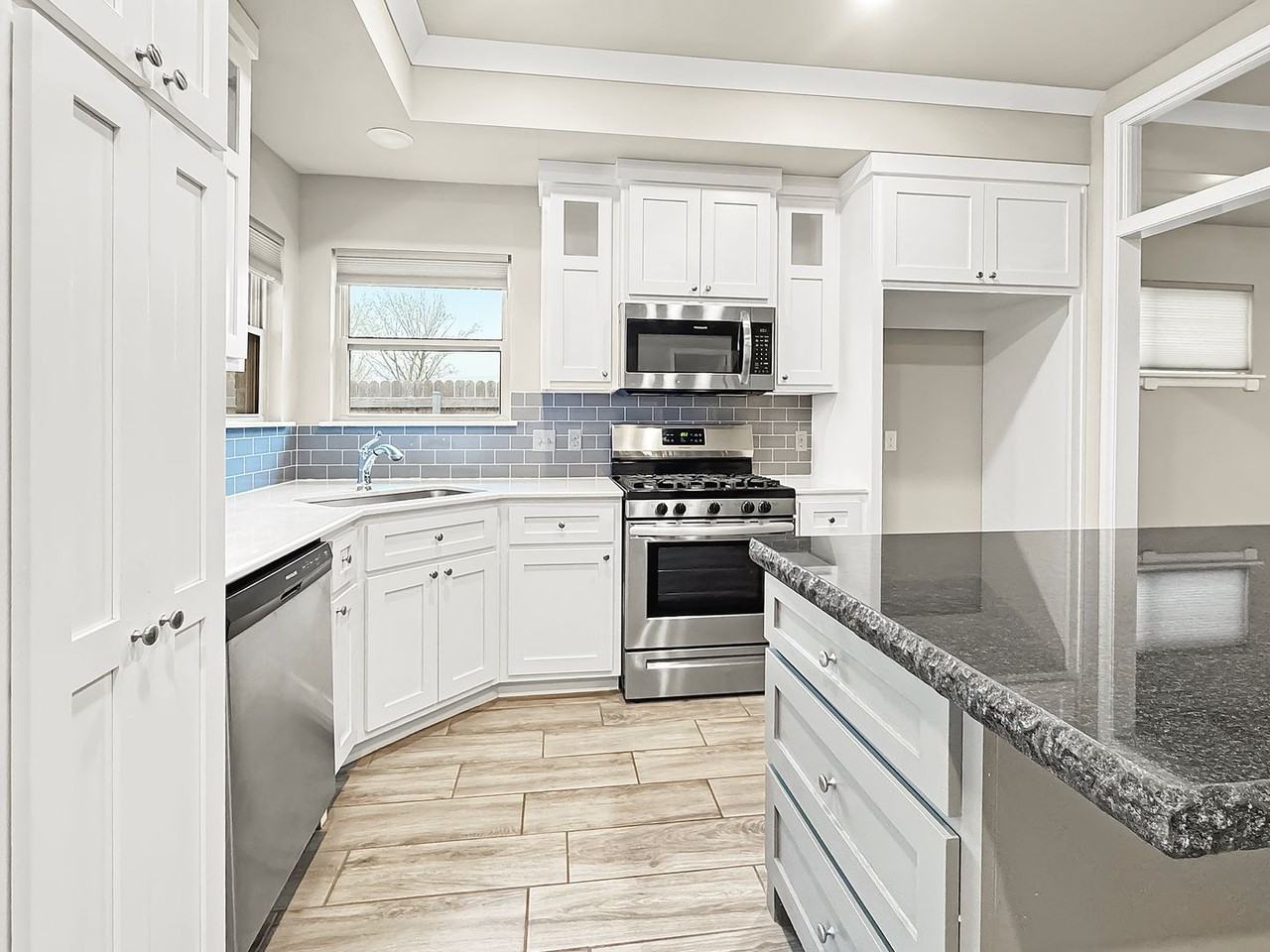 5030 N 35th St - Photo 3 of 18