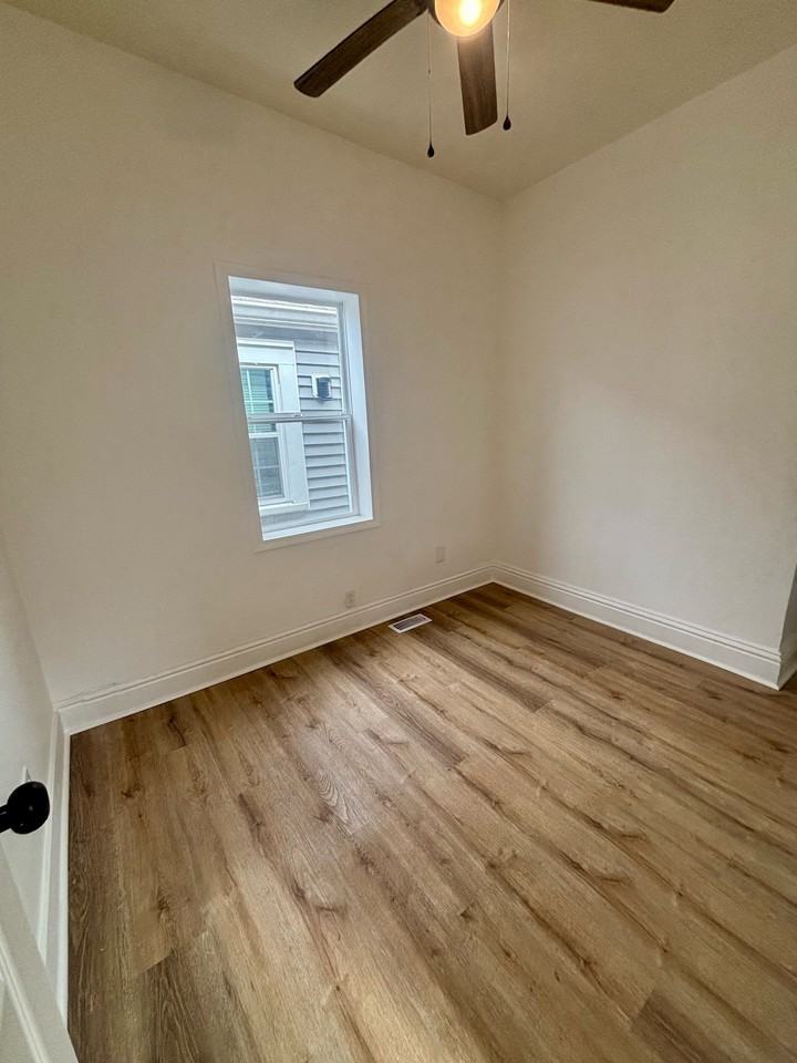 525 E 8th St #1 - Photo 5 of 11