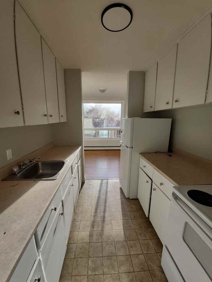 47 Park St #8 - Photo 4 of 10