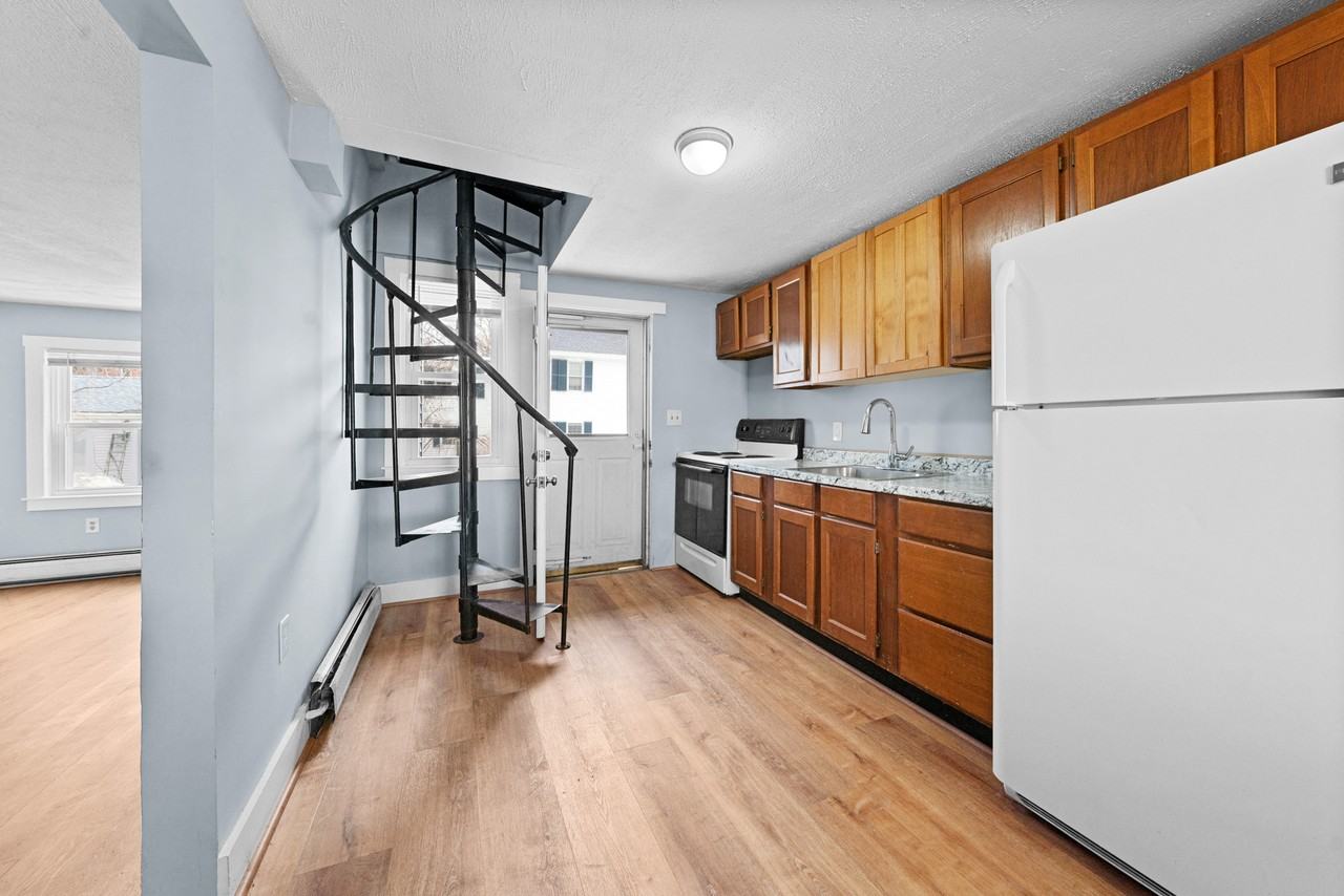 54 Washington St Rear #REAR - Photo 2 of 7