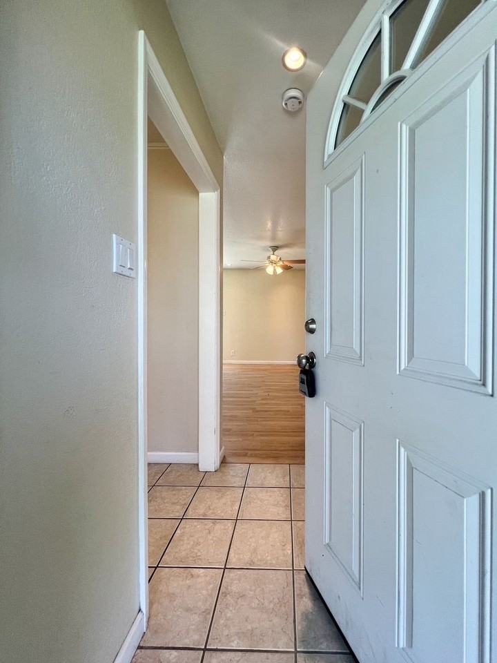 3306 Macleod St - Photo 3 of 25