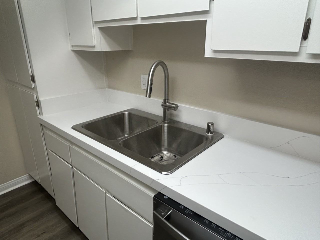 355 Susan Ct #1 - Photo 3 of 10
