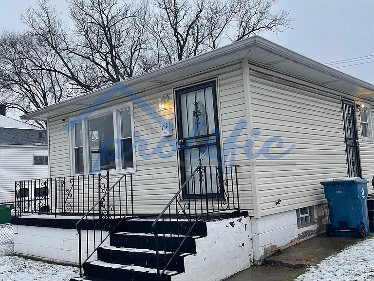 712 W 19th Ave #1 - Photo 3 of 14