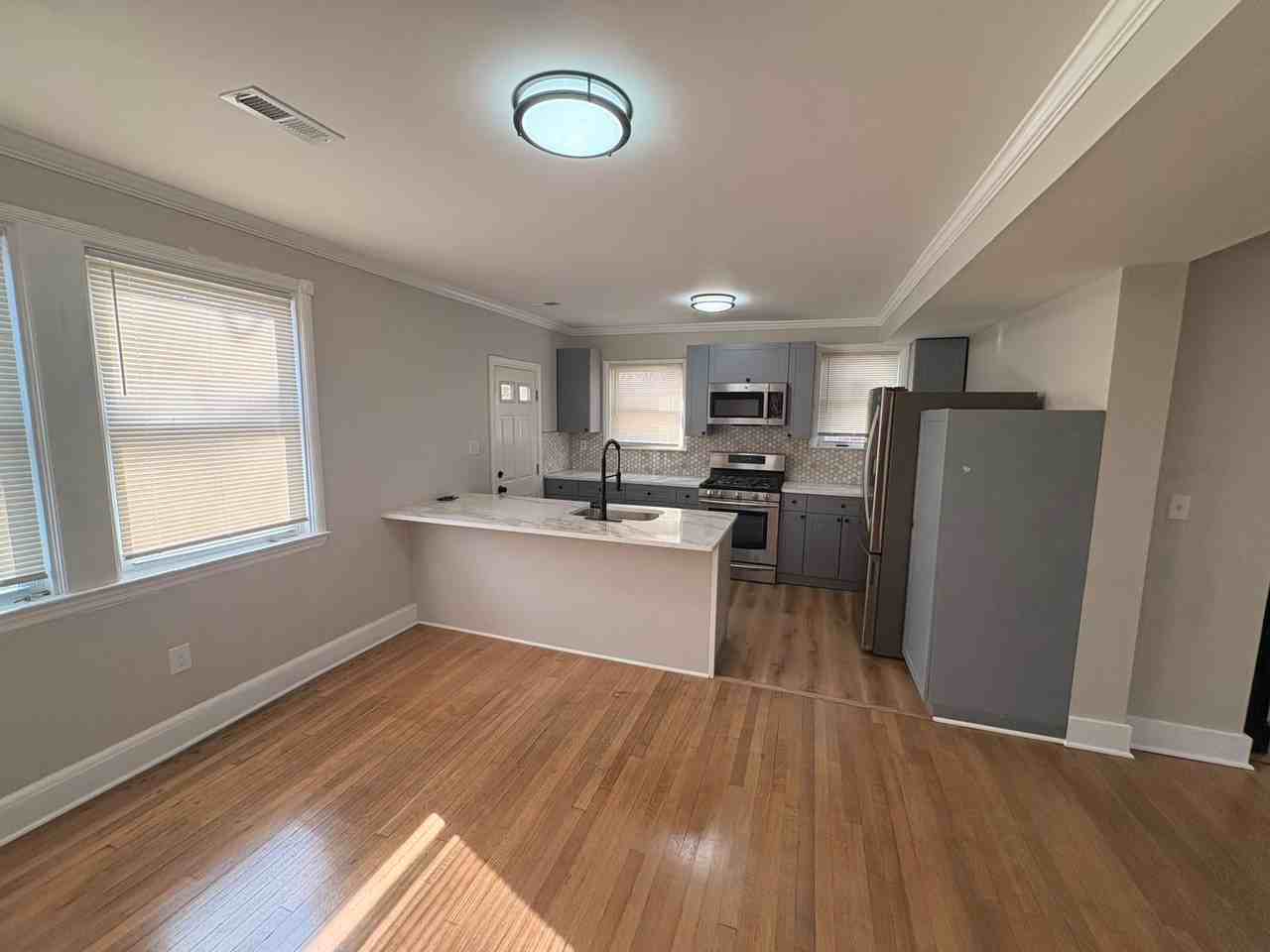 1529 Argonne Dr #1 - Photo 4 of 21