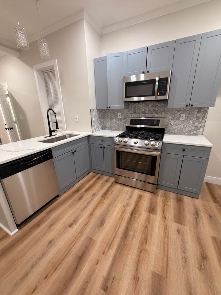 420 E 28th St #1 - Photo 4 of 26