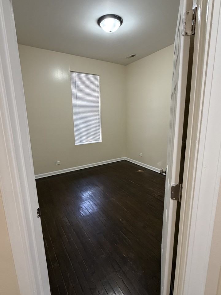 203 N Leamington Ave #1 - Photo 2 of 15