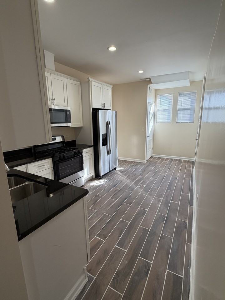 203 N Leamington Ave #1 - Photo 3 of 15