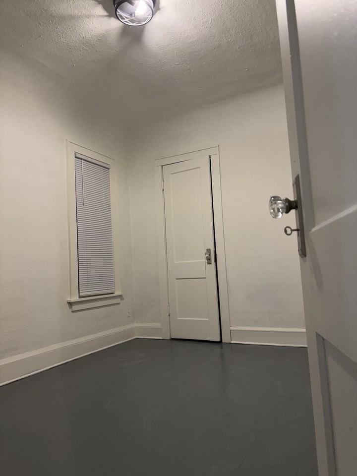 2611 N 48th St #1 - Photo 7 of 10