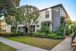 featured image of 1226 N Laurel Ave